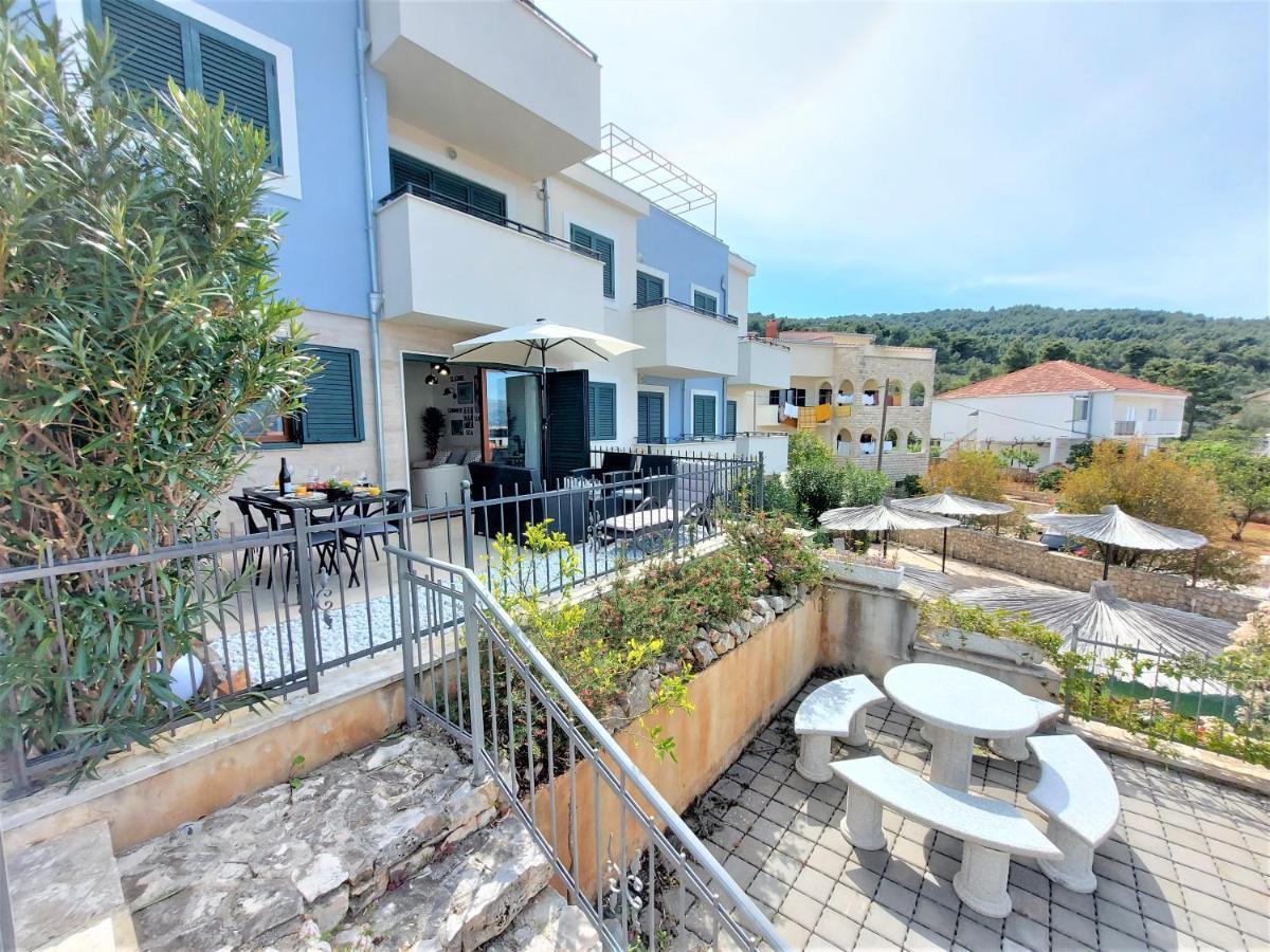 Apartment Livia 斯拉汀 外观 照片