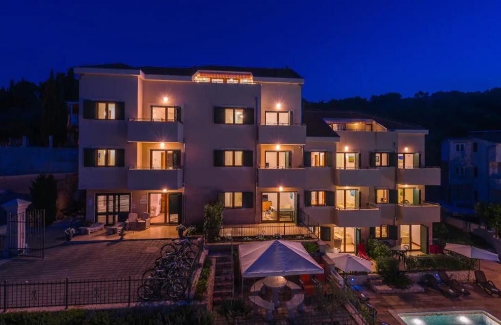 Apartment Livia 斯拉汀 外观 照片